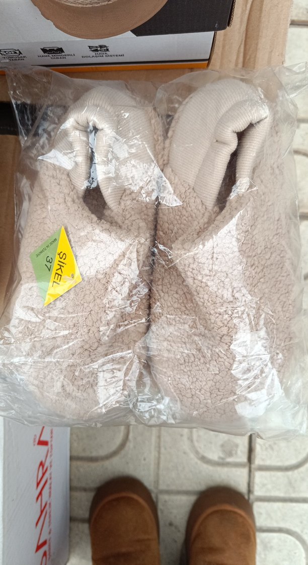 Beyaz Dolgulu Kadın Ev Terliği - Görsel 2