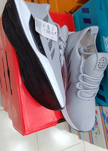 Renkli Desenli Beyaz Erkek Spor Ayakkabı - Görsel 2