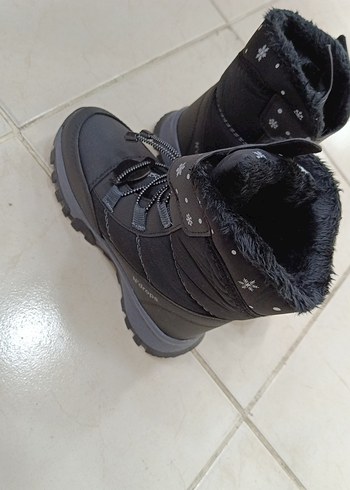 Kürklü Çocuk Sokak Stili Bot - Görsel 3