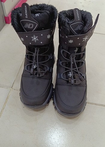 Kürklü Çocuk Sokak Stili Bot - Görsel 4