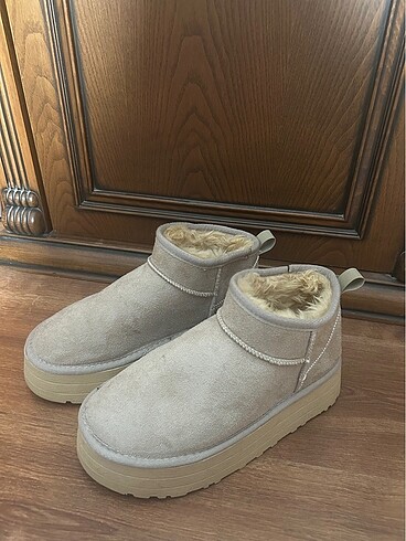 Platform UGG bot