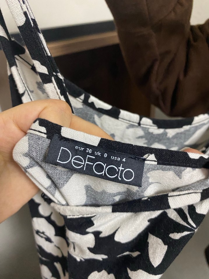 Beyaz Siyah Çiçekli Uzun Askılı Elbise - Görsel 4