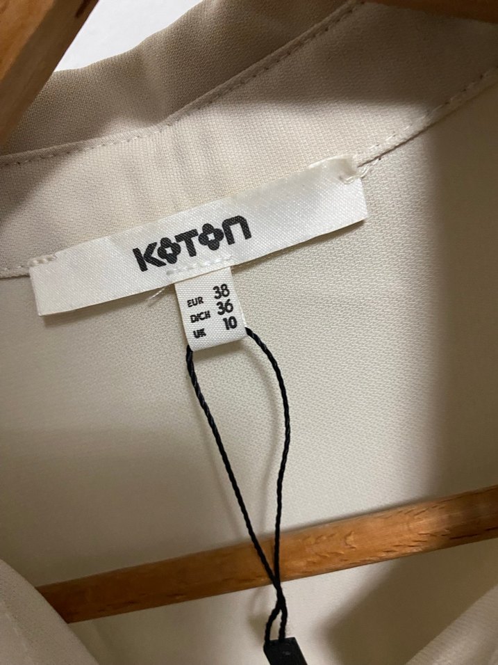 Bej Düğmeli Kolsuz Kadın Gömlek - Görsel 2