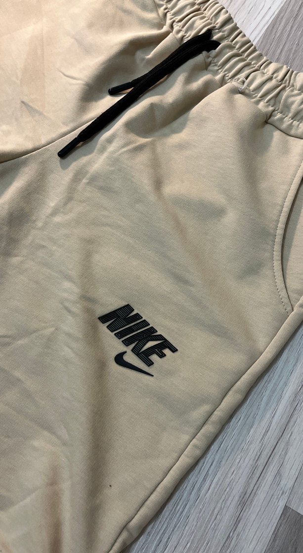 Nike Bej Rahat Kesim Erkek Şort - Görsel 2