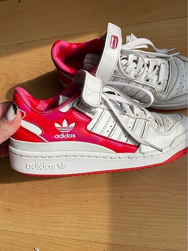 36,5 Beden beyaz Renk Orjinal Adidas forum