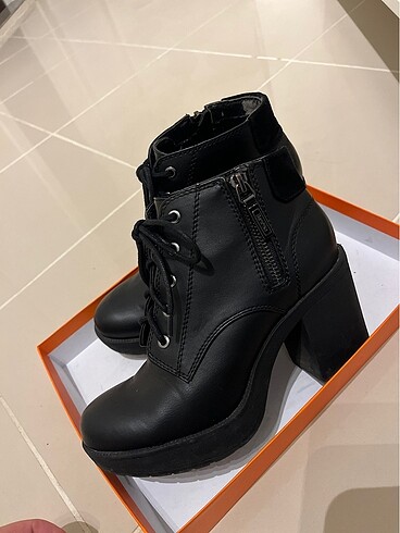 bershka topuklu bot