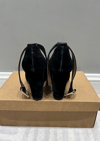 Siyah Süet Tokalı Topuklu Kadın - Görsel 4