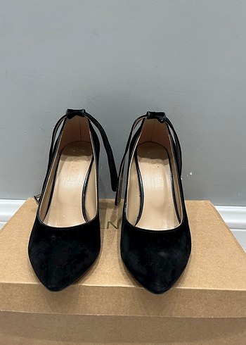 Siyah Süet Tokalı Topuklu Kadın - Görsel 3