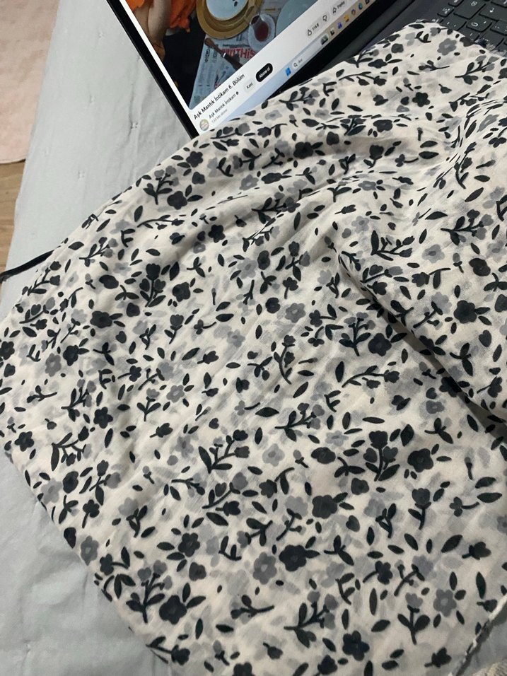 Gri Çiçek Desenli şal - Görsel 3