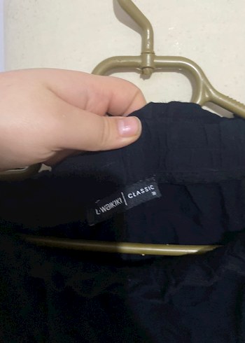 Kadın Siyah Keten Pliseli Mini Şort - Görsel 3