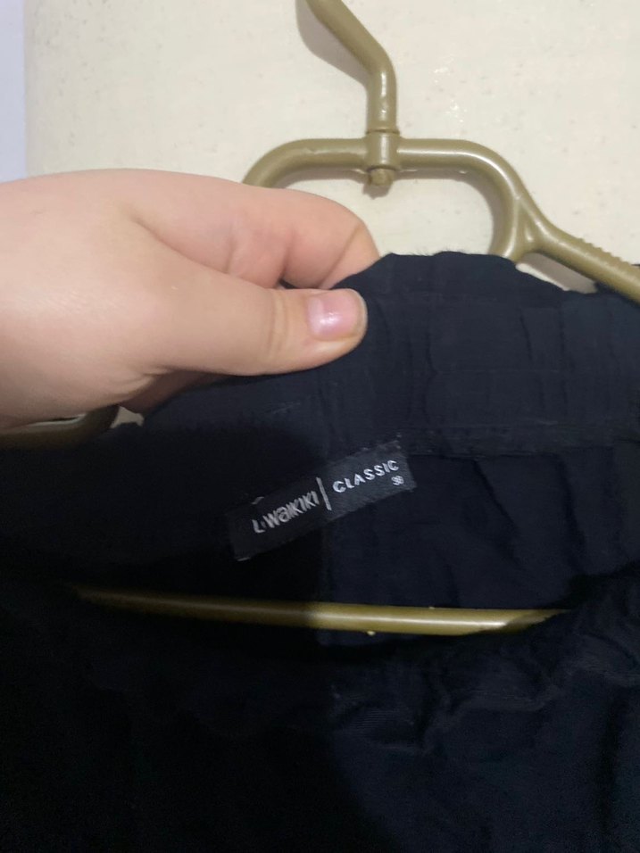 Kadın Siyah Keten Pliseli Mini Şort - Görsel 3