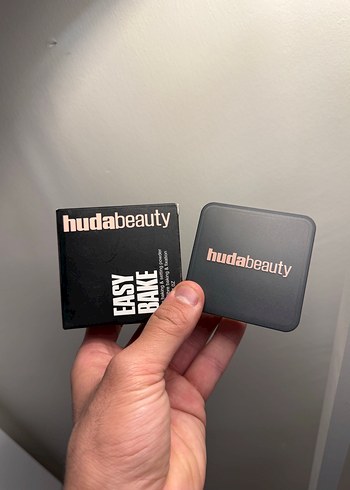 Huda Beauty Easy Bake Pudra Siyah - Görsel 2