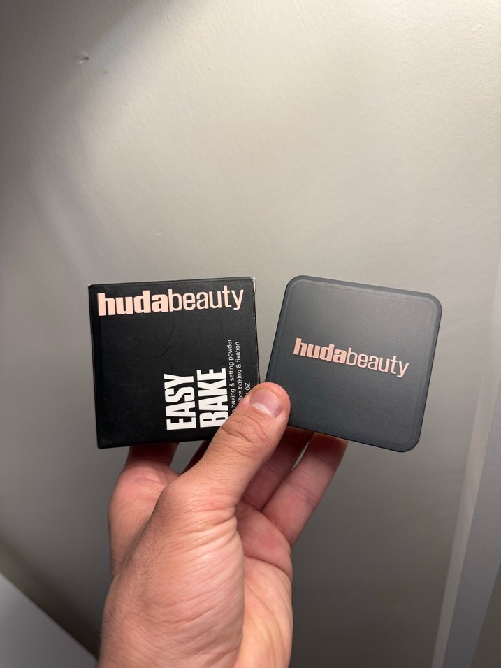 Huda Beauty Easy Bake Pudra Siyah - Görsel 2