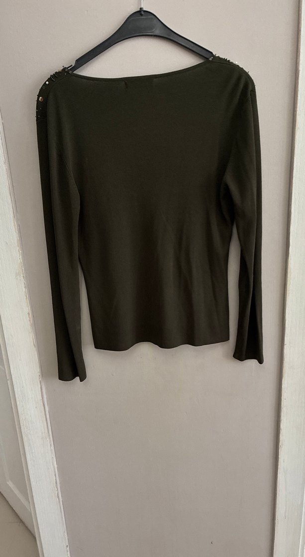 Pul İşlemeli Siyah V Yaka Uzun Kollu Bluz - Görsel 3