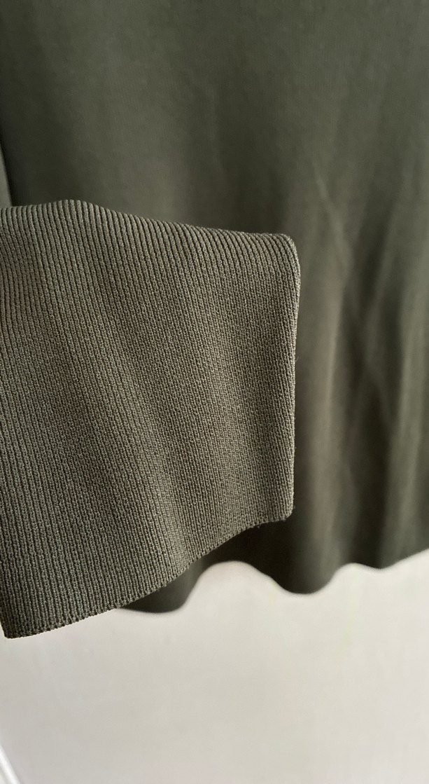 Pul İşlemeli Siyah V Yaka Uzun Kollu Bluz - Görsel 4