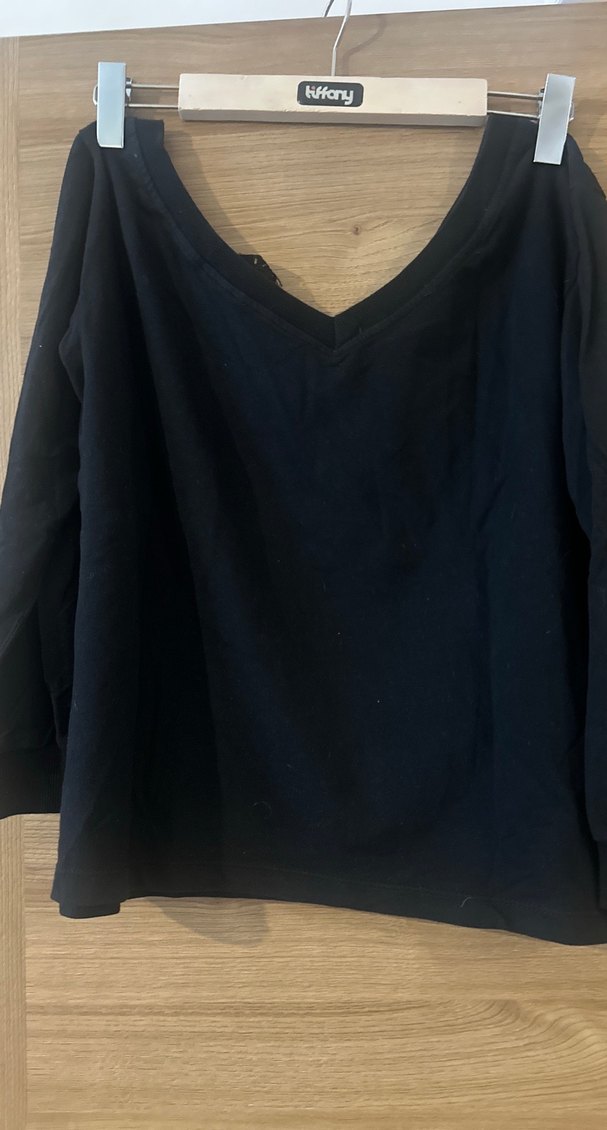 Siyah V Yakalı Keten Kadın Bluz - Görsel 3