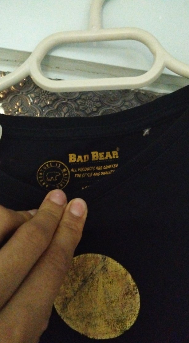 Düğmeli Siyah Tişörtü - Görsel 3