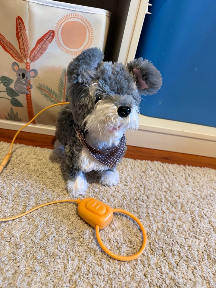 Gri Peluş Köpek Oyuncak yürüyor ve havluyor - Görsel 2