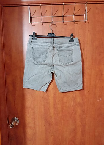 Gri Kemerli Kadın Mini Denim Şort - Görsel 2