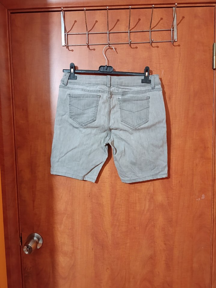 Gri Kemerli Kadın Mini Denim Şort - Görsel 2