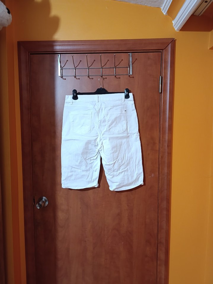 Kadın Beyaz Pamuklu Bermuda Şort - Görsel 2