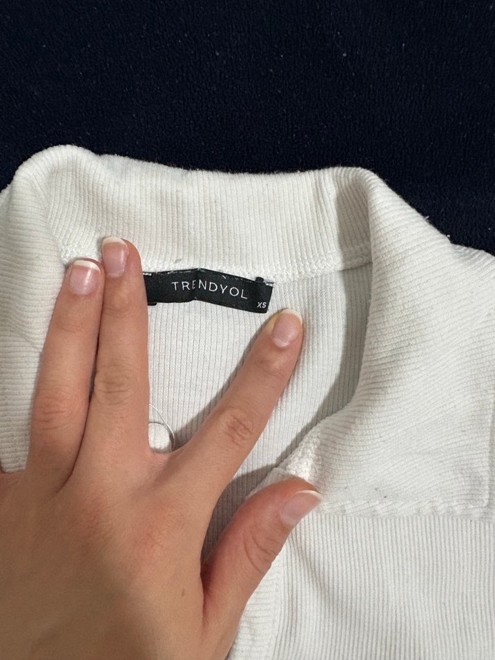 beyaz polo yaka kısa kollu tişört - Görsel 2