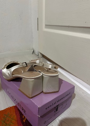 İnci İşlemeli Beyaz Topuklu Kadın Ayakkabı - Görsel 6