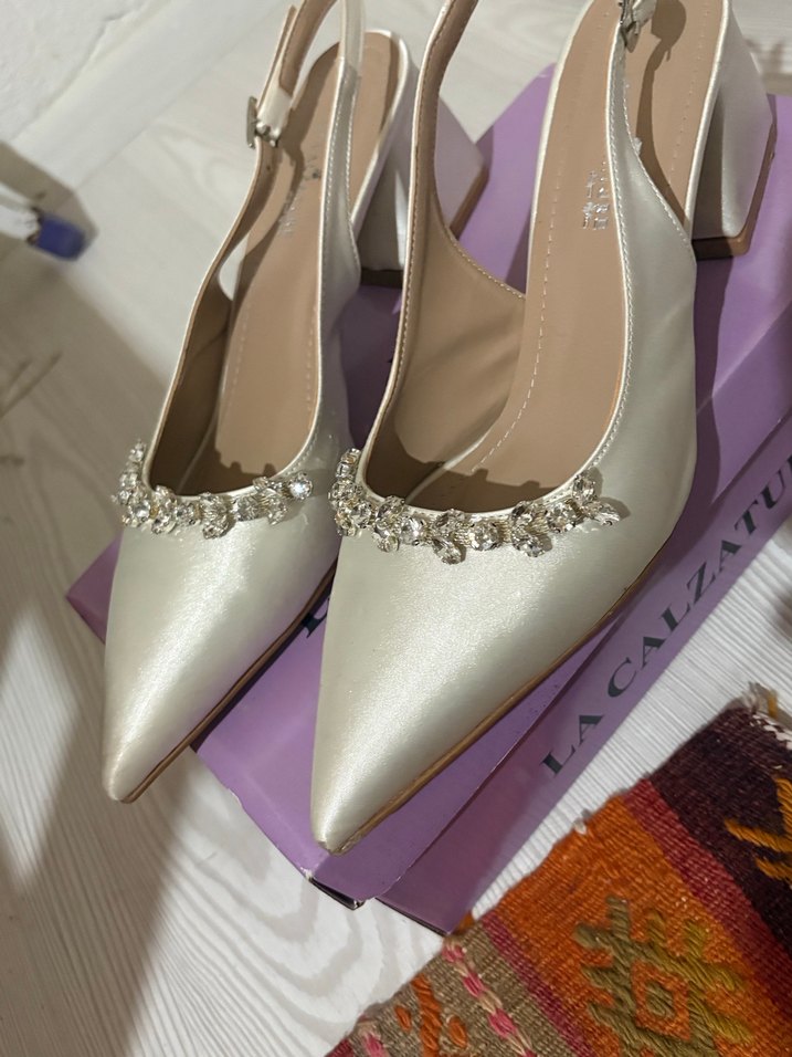 İnci İşlemeli Beyaz Topuklu Kadın Ayakkabı - Görsel 2