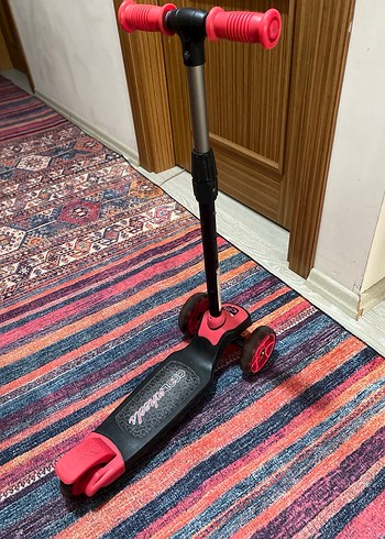 Çocuklar için renkli pembe scooter - Görsel 7