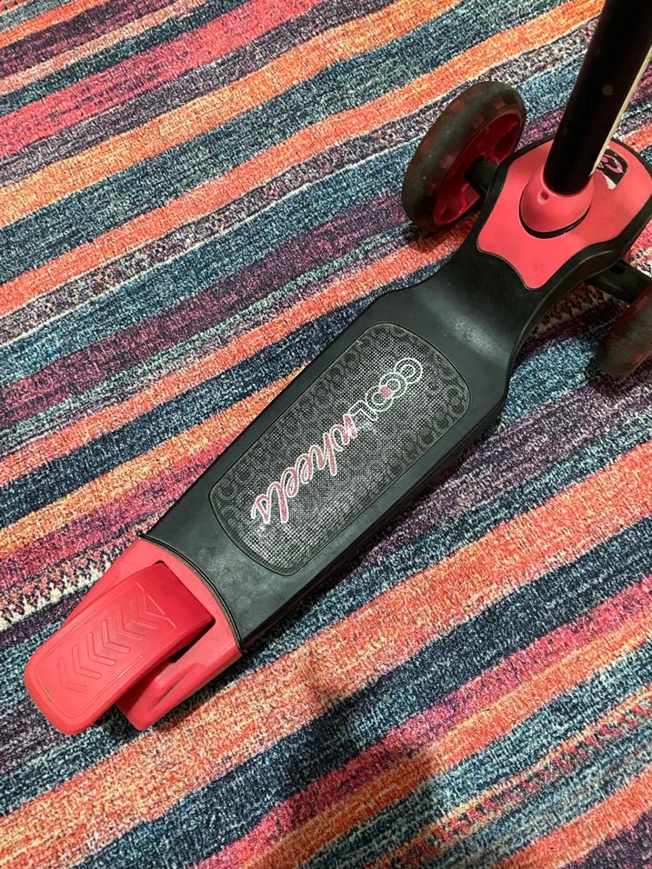 Çocuklar için renkli pembe scooter - Görsel 2