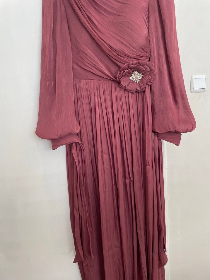 Bordo Uzun Drapeli Kadın Abiye Elbise şalıyla birlikte - Görsel 2