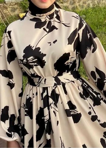 Çiçek Desenli Uzun Bej Elbise Saten - Görsel 2