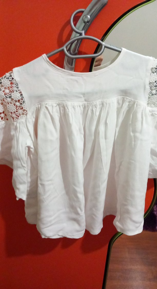 Düğmeli Beyaz dantel detaylı çoçuk gömlek - Görsel 4