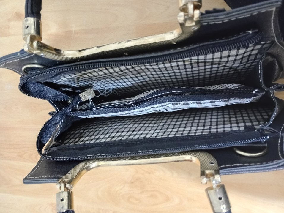 Siyah Parlak Deri Kadın Çanta - Görsel 2