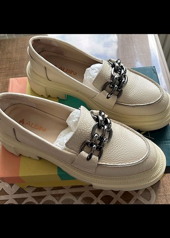 Zincir Detaylı Gri Beyaz Kadın Loafer - Görsel 3