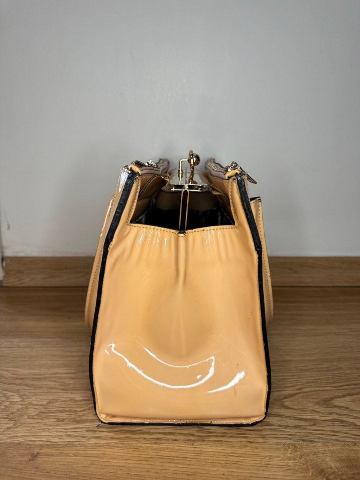 Bej Parlak Deri Kadın Çanta EBA - Görsel 4