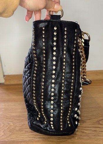 Zincir Detaylı Siyah Puantiyeli Deri Çanta - Görsel 2