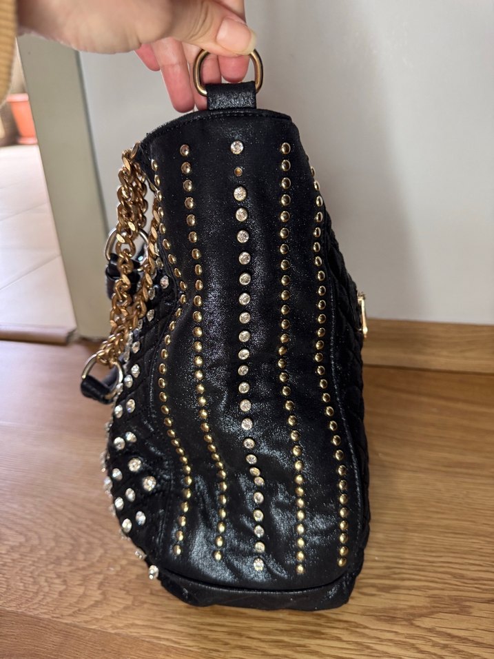 Zincir Detaylı Siyah Puantiyeli Deri Çanta - Görsel 3