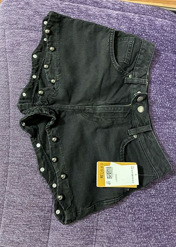 H&M Siyah Mini Zımbalı Kot Şort - Görsel 4