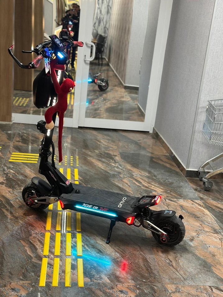 Siyah Çocuk Scooter'ı ONVO Marka - Görsel 5