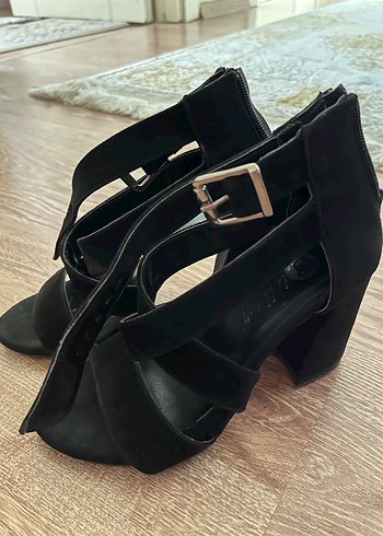 Siyah Süet Tokalı Blok Topuklu Kadın Ayakkabı - Görsel 5