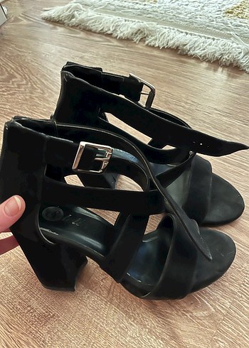 Siyah Süet Tokalı Blok Topuklu Kadın Ayakkabı - Görsel 3