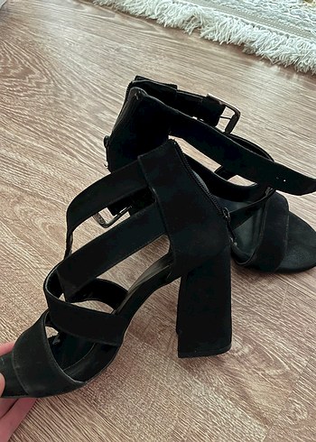 Siyah Süet Tokalı Blok Topuklu Kadın Ayakkabı - Görsel 2