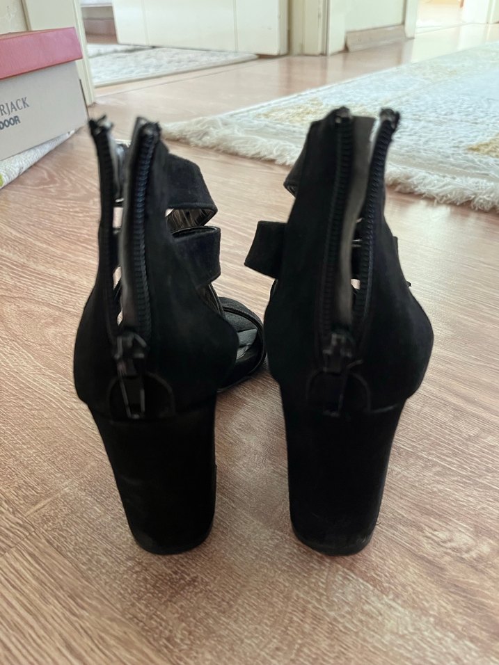 Siyah Süet Tokalı Blok Topuklu Kadın Ayakkabı - Görsel 4