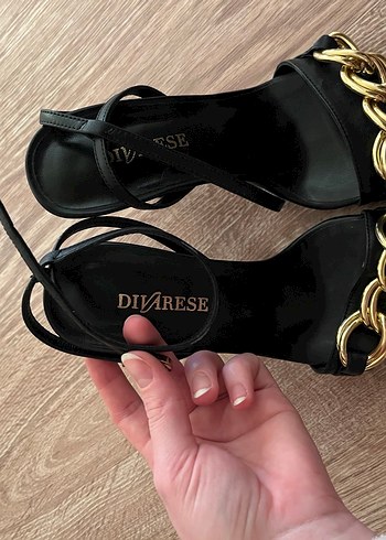 Zincir Detaylı Stiletto Topuklu Kadın Ayakkabı - Görsel 2