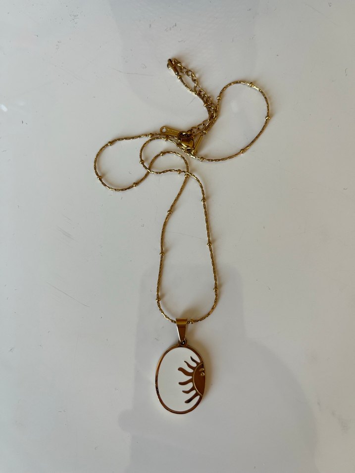 Detaylı Zincirli Mini Güneş Figürlü Kadın Kolye - Görsel 3
