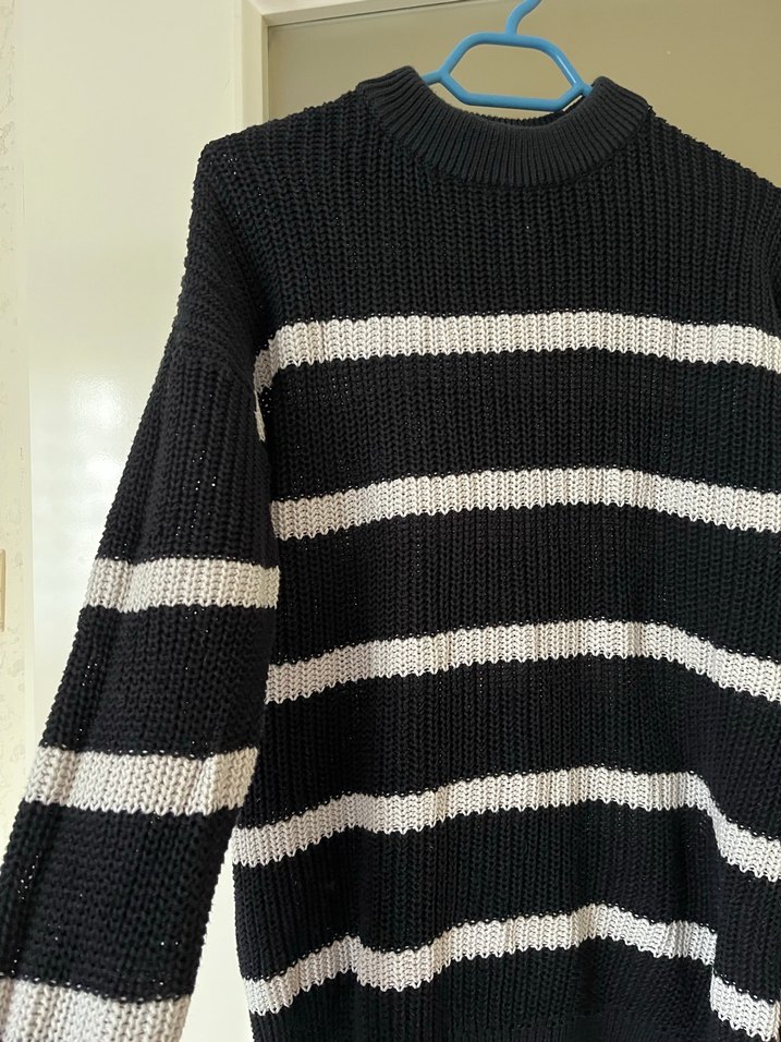 Siyah Beyaz Çizgili Örgü Kadın Kazak - Görsel 3