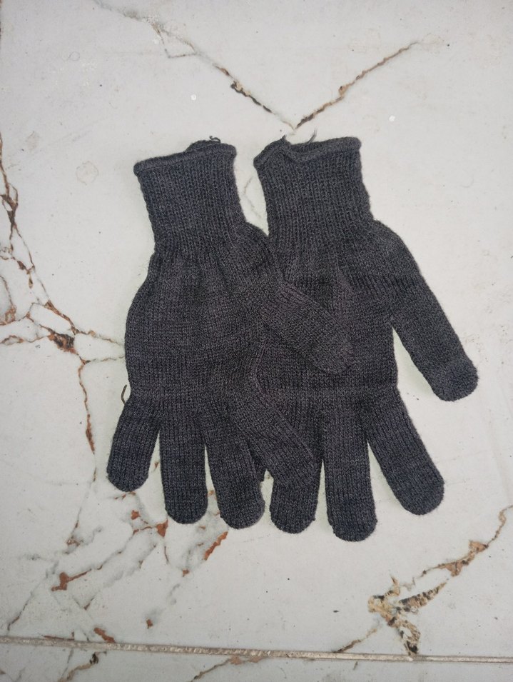 Gri Örgü Kadın Eldiveni - Görsel 3