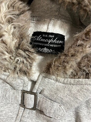 gri kürklü şapkalı panço - Görsel 4