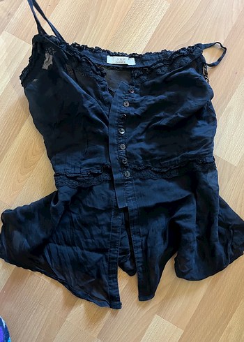 Siyah düğmeli transparan askılı bluz - Görsel 2